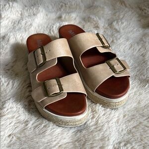 LIKE NEW MIA SANDALS